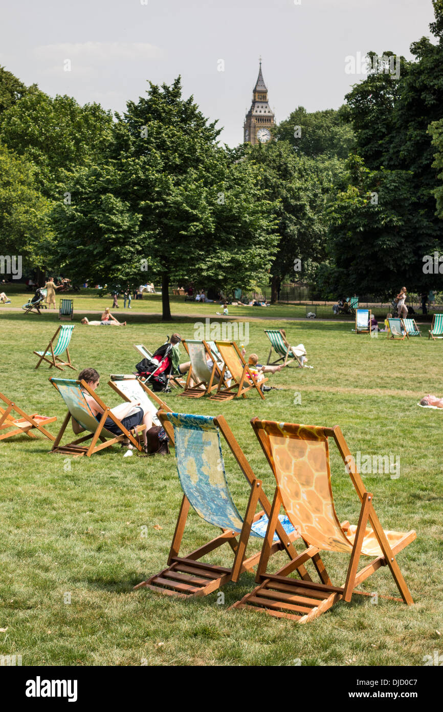 Deck Chairs In St Jamess Park High Resolution Stock Photography and ...