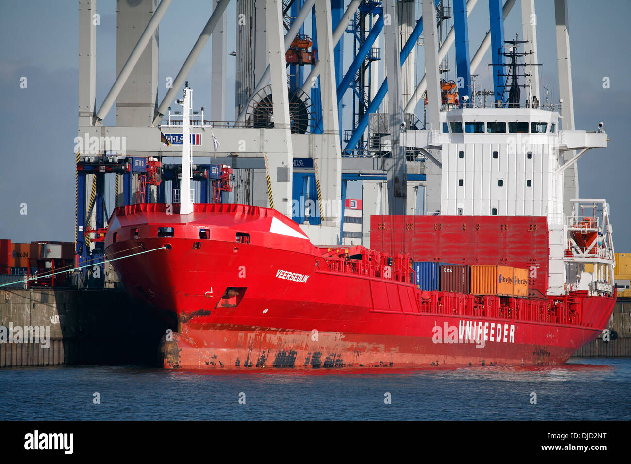 feeder vessel loading at port of Hamburg, Germany Stock Photo