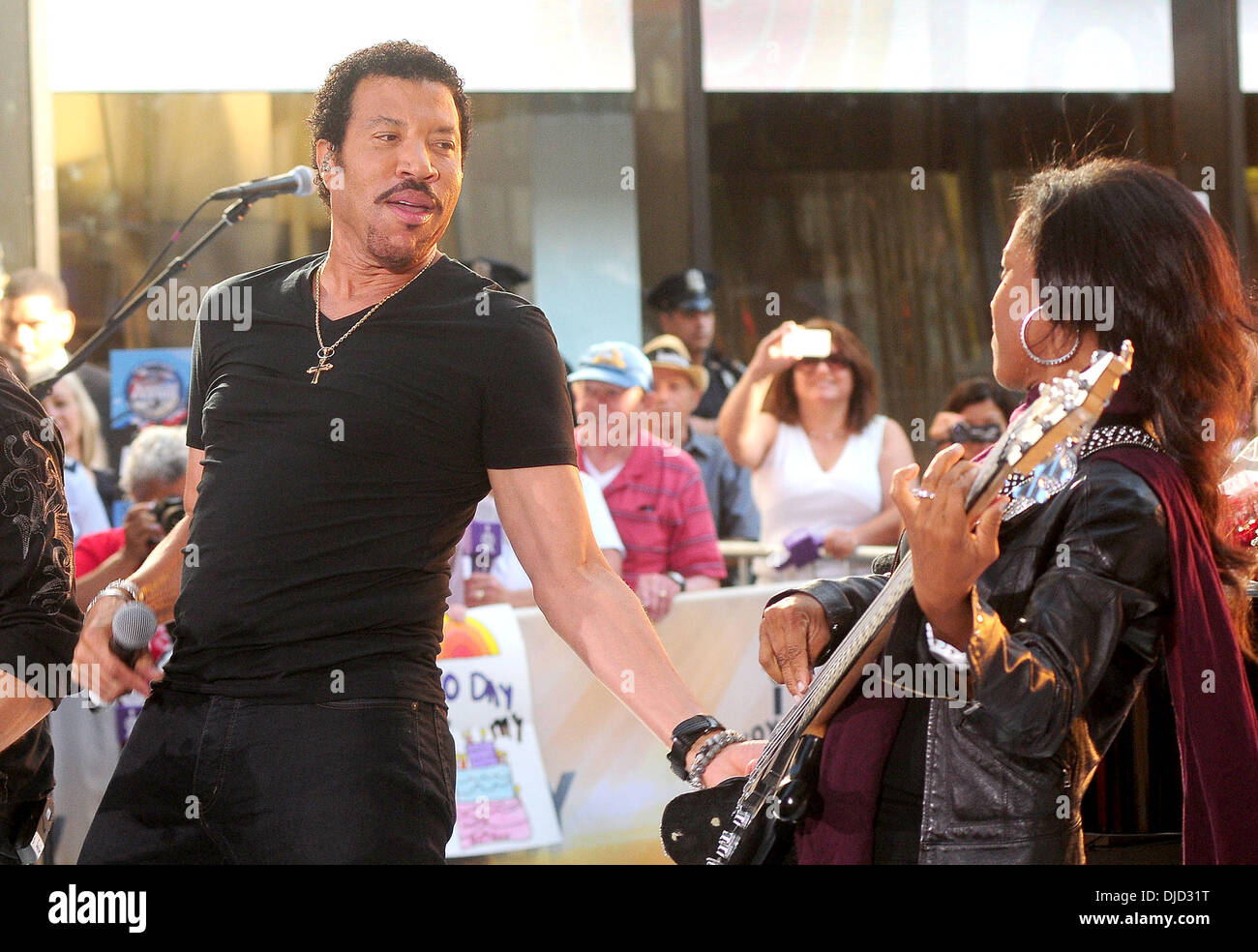 Where Does Lionel Richie Live