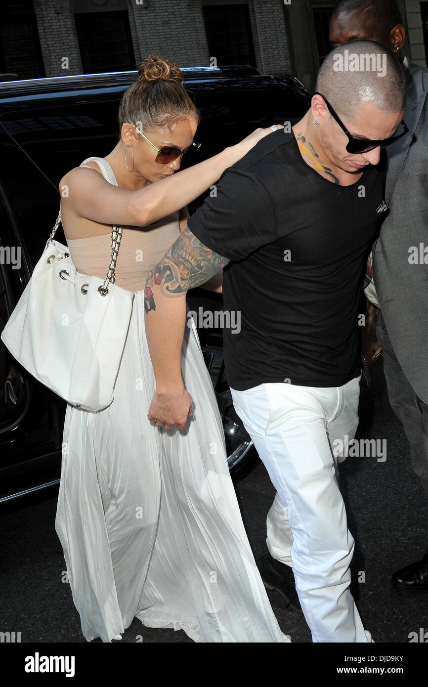Jennifer Lopez and boyfriend Casper Smart heads out to celebrate her