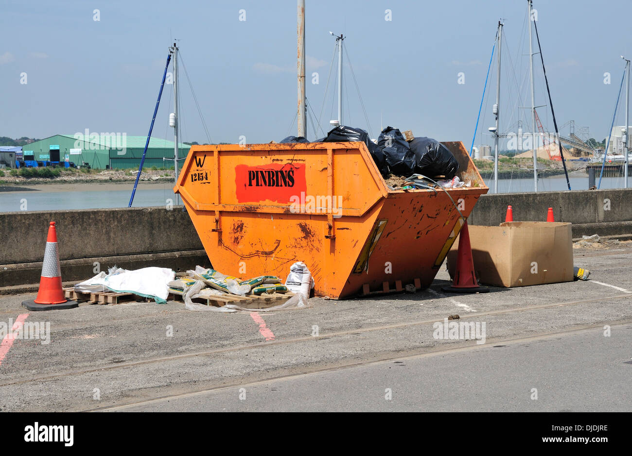 Rubbish skip hires stock photography and images Alamy