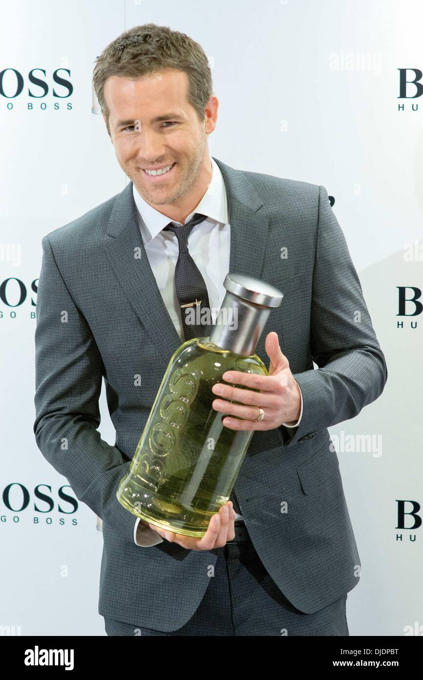 Madrid, Spain. 26th Nov, 2013. Canadian actor Ryan Reynolds, has celebrated  15 years of successful fragrance Boss Bottled by Hugo Boss in the English  Court of La Castellana of Madrid, on November