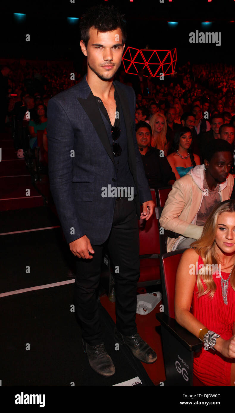 Taylor Lautner MTV Movie Awards at Universal Studios - Audience Los  Angeles, California - 03.06.12 Stock Photo - Alamy