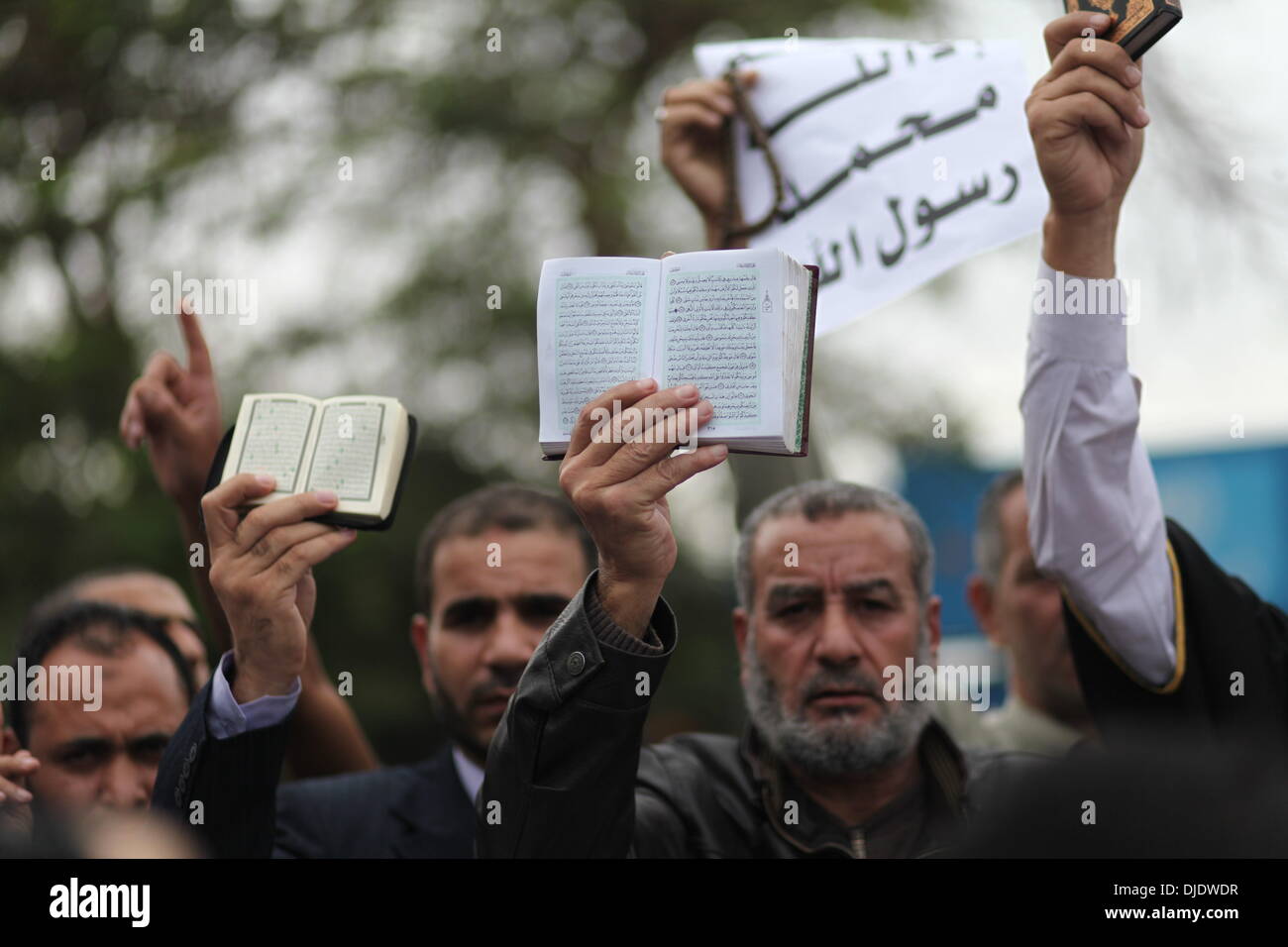 Gaza, Palestinian Territories, . 27th Nov, 2013. Palestinians raise Qurans and placards read, ''no God but Allah and Muhammad is his messenger during a protest against Angola's government to banned The Islam and closed mosques in the country on November 27, 2013 in front of the UN headquarter in Gaza City.Photo: Ahmed Deeb/NurPhoto © Ahmed Deeb/NurPhoto/ZUMAPRESS.com/Alamy Live News Stock Photo