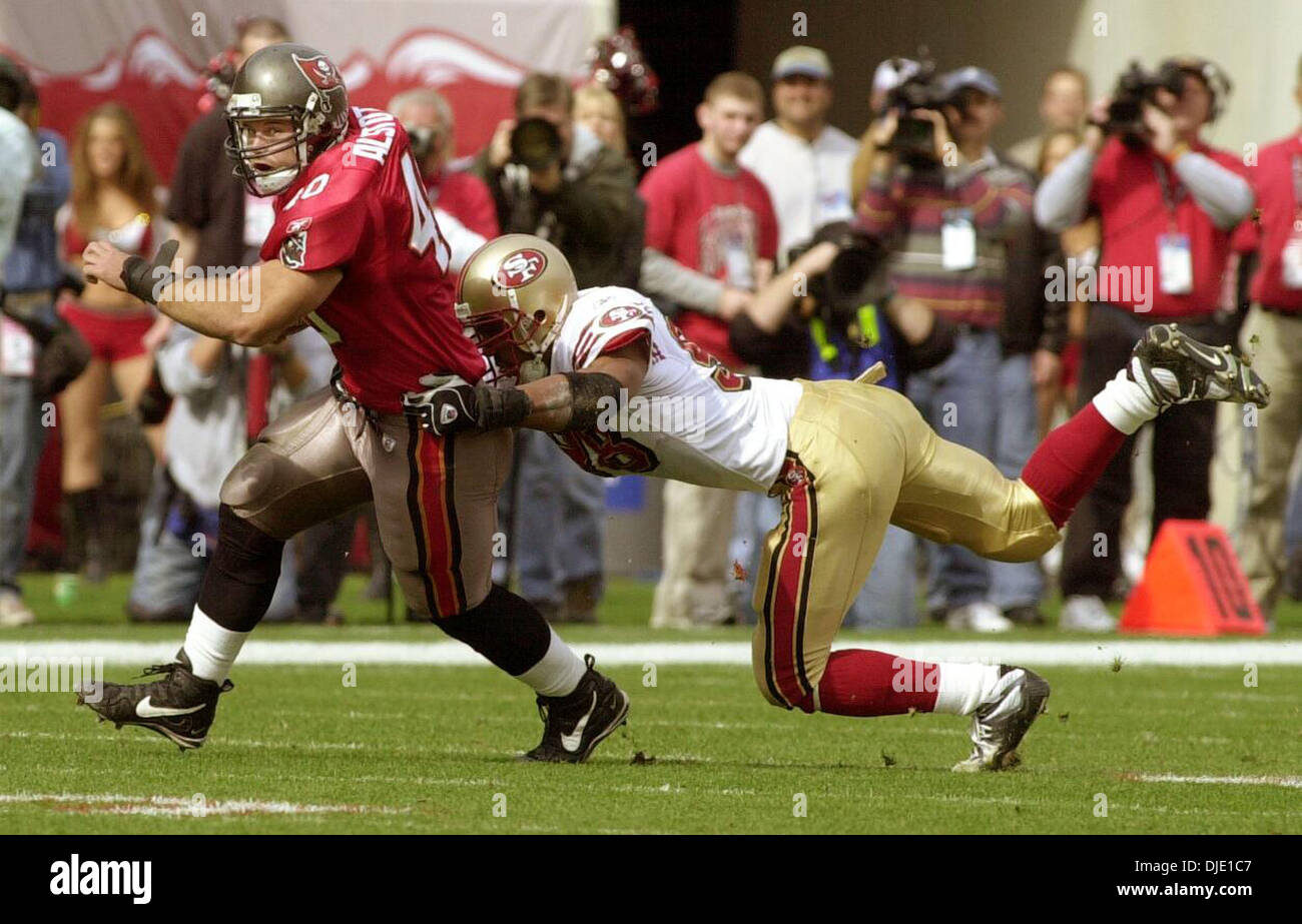 Jan 12, 2003; Tampa Bay, FL, USA; Tampa Bay Buccaneer Mike Alstott goes