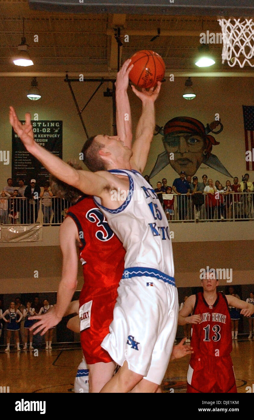 Mar 15, 2003 - Union, Kentucky, USA - Simon Kenton's #15 MIKE BROCK attempts to grab a rebound from St Henry's  #30 MIKE SCHMIDT in the final seconds of the game. St. Henry High School won over Simon Kenton High School  49 to 53 for the Kentucky 9th Region Boys Basketball Championship.  (Credit Image: © Ken Stewart/ZUMA Press) Stock Photo