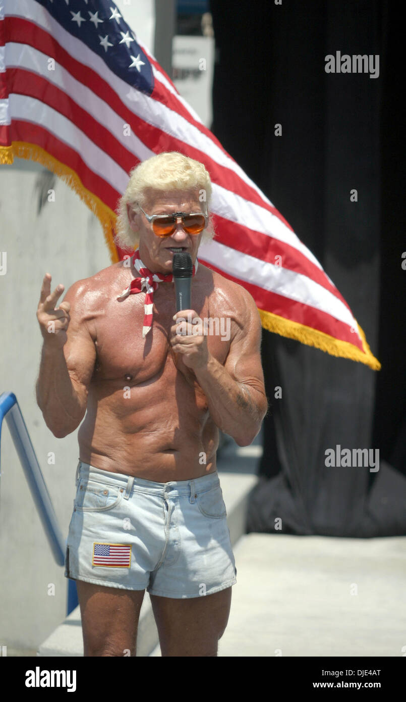 Jul 04, 2004; Venice , California, USA; The Mr. and Ms. Muscle Beach
