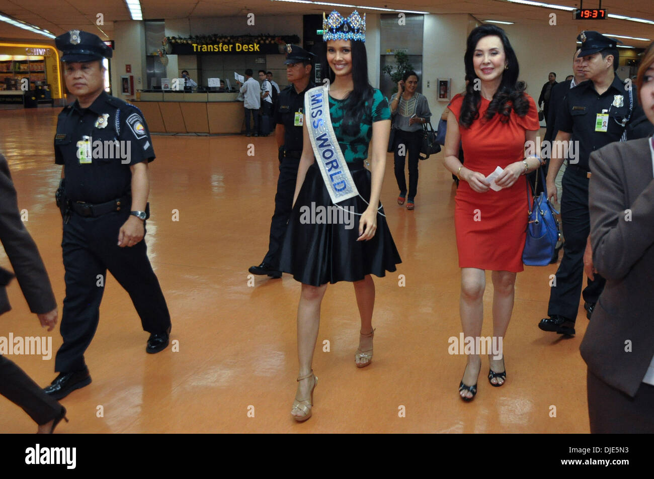 Manila, Philippines. 27th Nov, 2013. Miss World 2013, MEGAN YOUNG walks with Miss World Philippines national director, CORY QUIRINO, during her arrival at Ninoy Aquino International Airport (NAIA). Together with the Miss World organisation, the newly crowned Beauty Queen has been raising funds from different countries, to be used as they visit and conduct relief efforts to the Central Visayas, the heavily devastated area by the recent Super Typhoon Haiyan. Credit:  George Calvelo/NurPhoto/ZUMAPRESS.com/Alamy Live News Stock Photo
