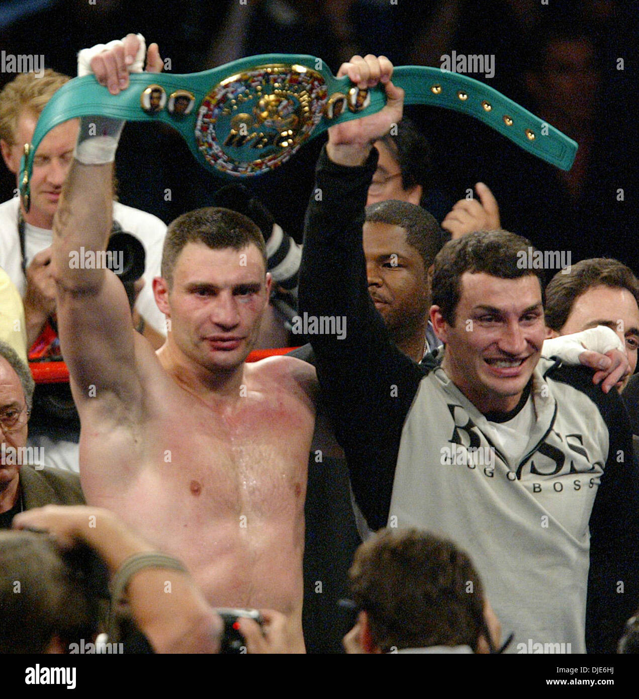 Klitschko Clinches His Way To Victory Over Peter - Boxing News 24