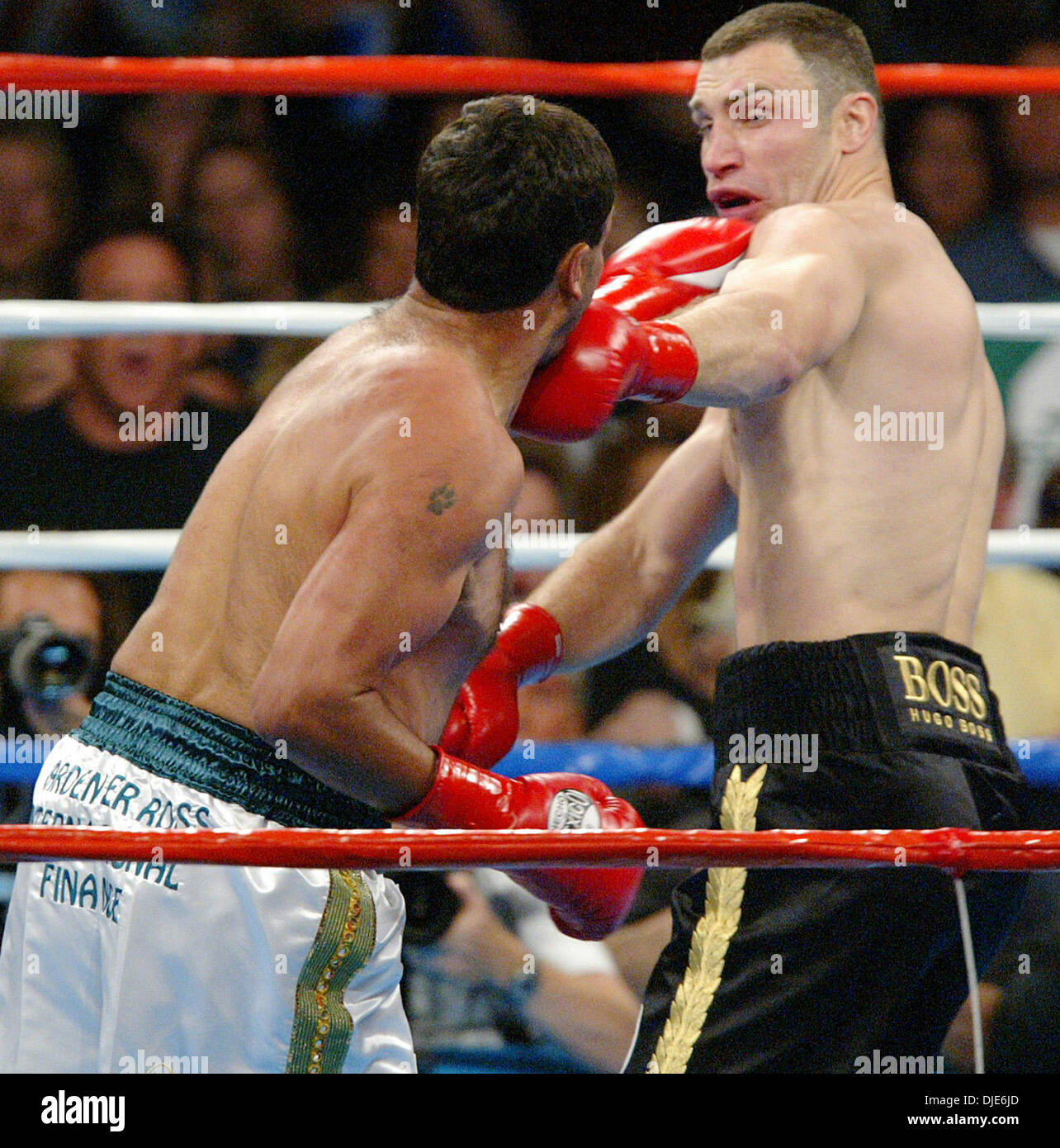 Apr 24, 2004; Los Angeles, CA, USA; Boxer VITALI KLITSCHKO (R) battles