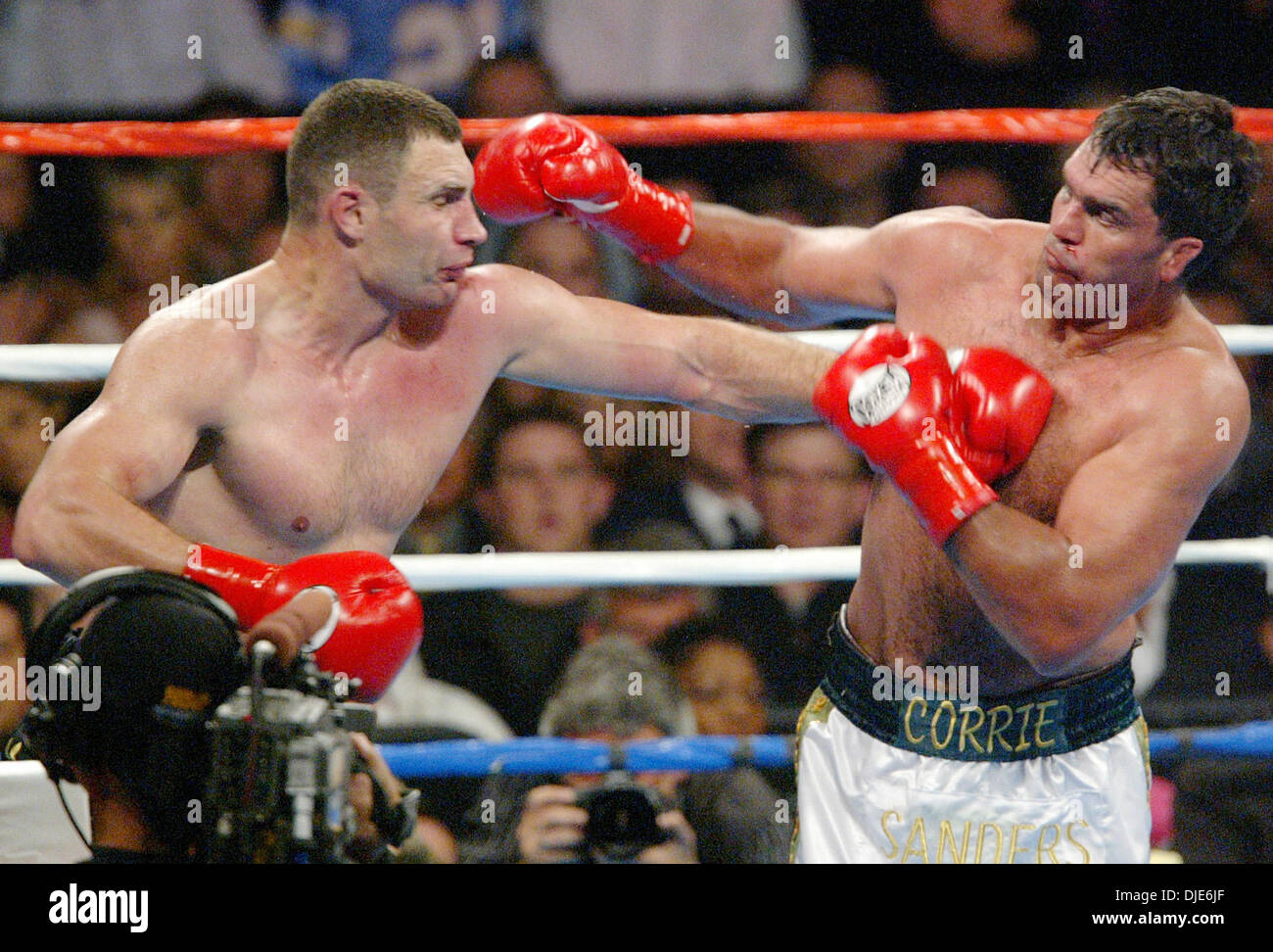 Apr 24, 2004; Los Angeles, CA, USA; Boxer VITALI KLITSCHKO (L) battles