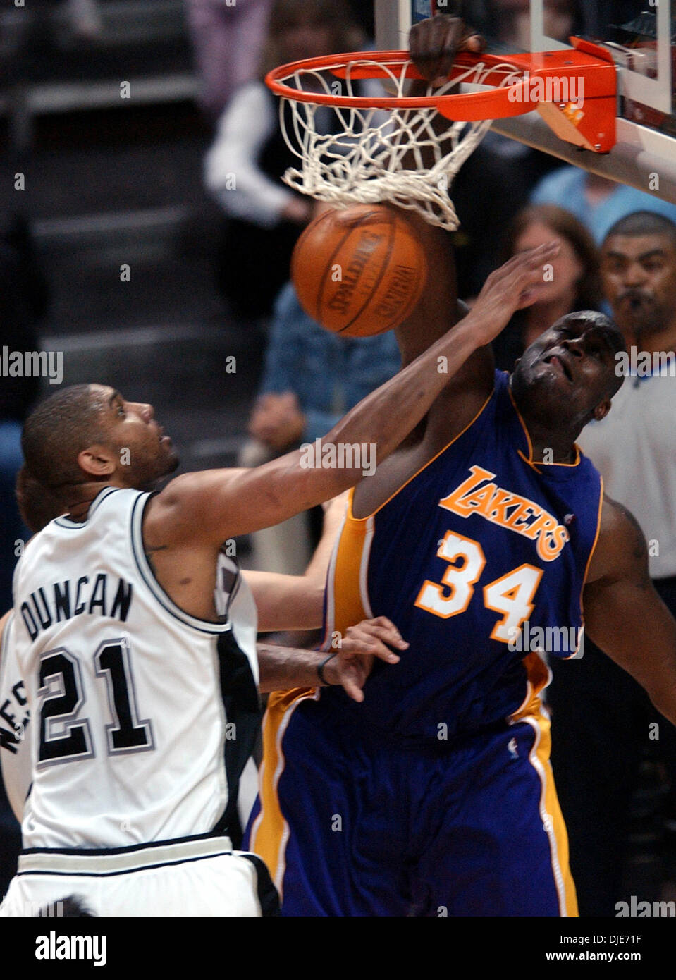 2,600 Shaq Dunk Stock Photos, High-Res Pictures, and Images