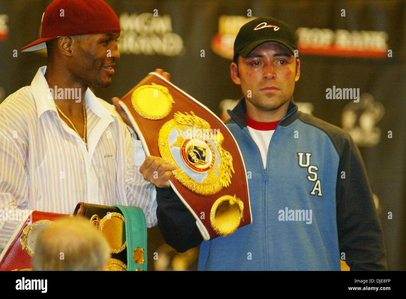 Jun 05, 2004; Las Vegas, NV, USA; BERNARD HOPKINS and OSCAR DE LA 