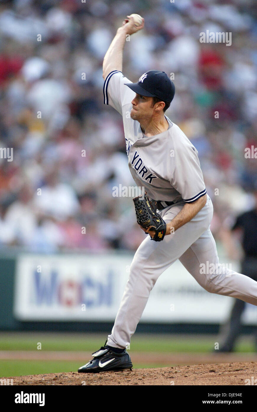 Baltimore orioles pitcher mike mussina hi-res stock photography and