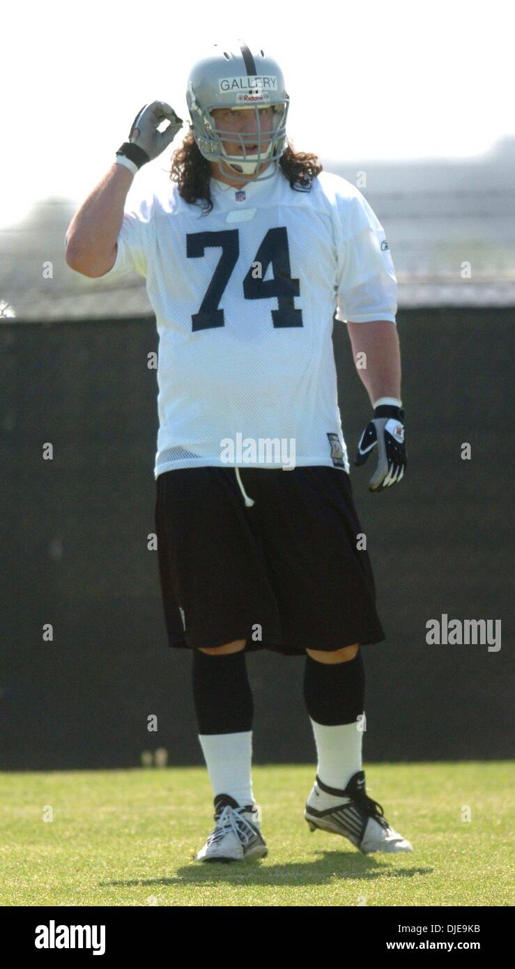 Raiders firstround draft pick, offensive lineman, Robert Gallery