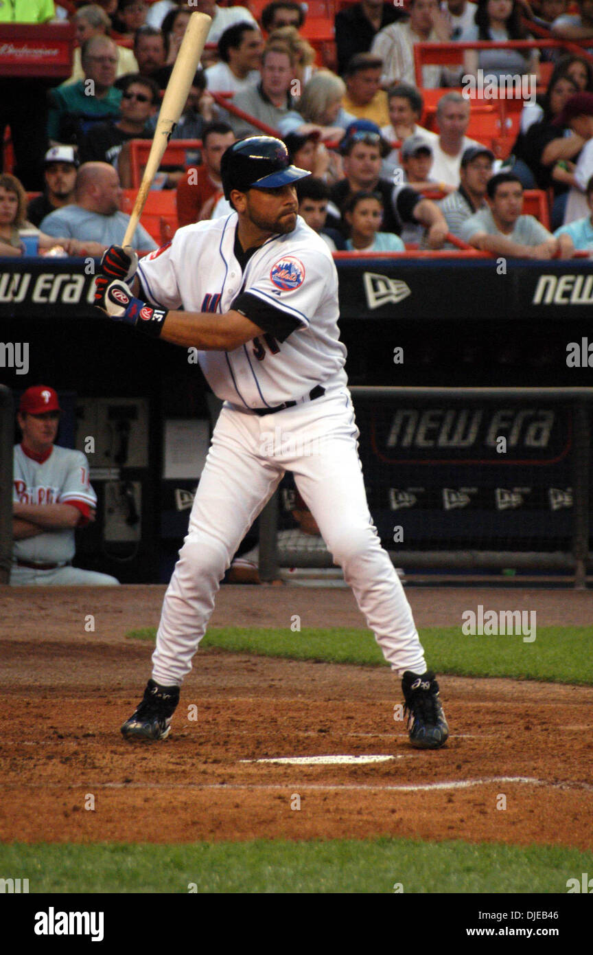2004 phillies hi-res stock photography and images - Alamy