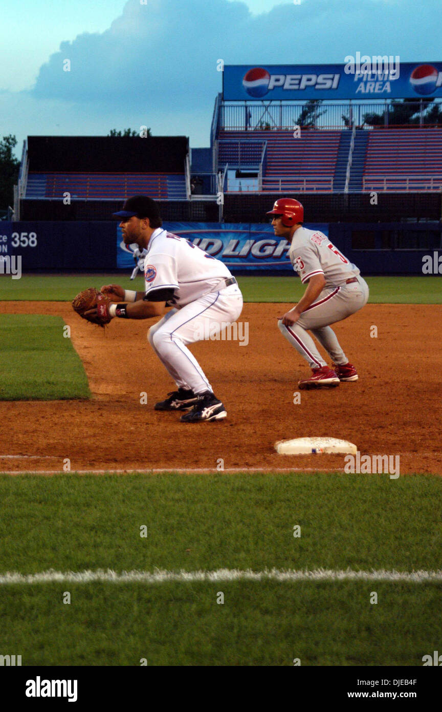 2004 phillies hi-res stock photography and images - Alamy