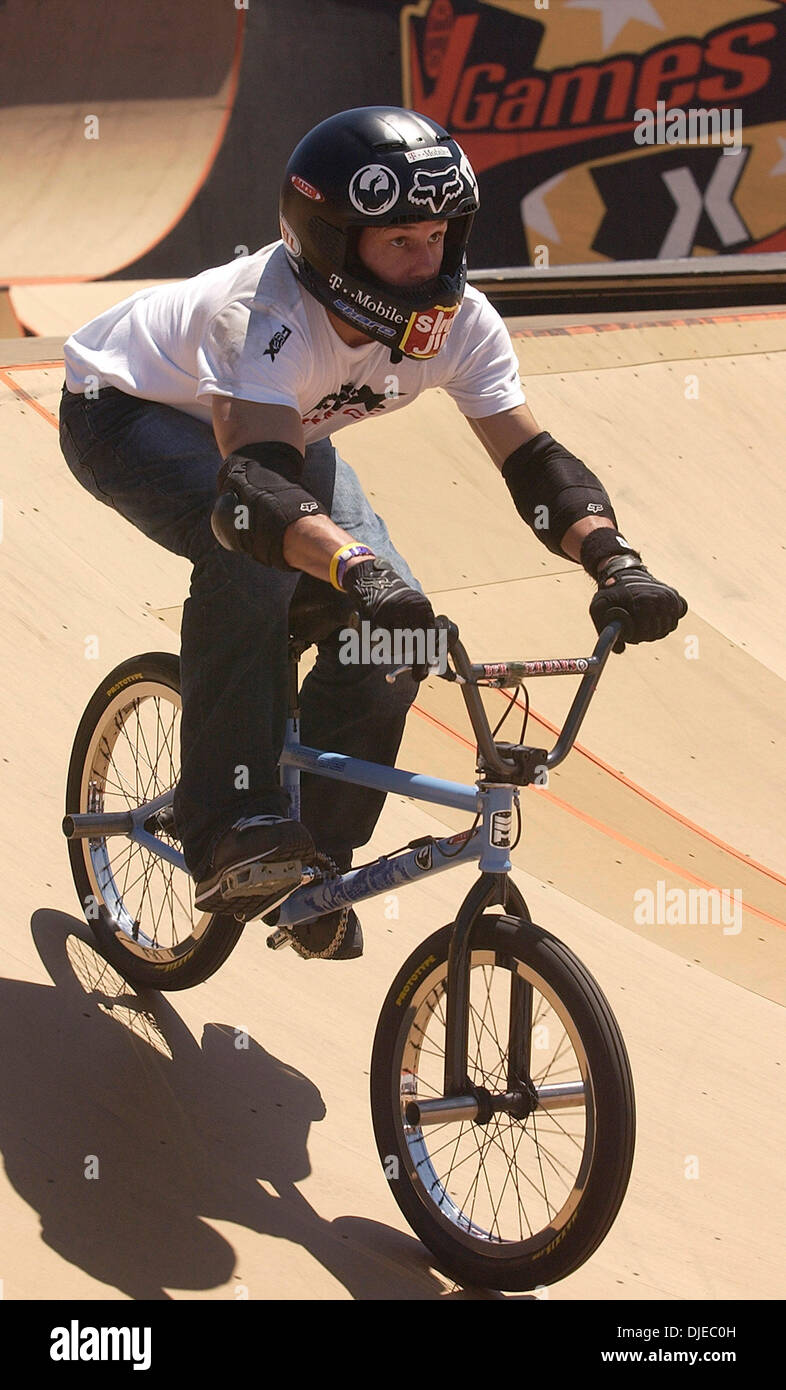Unmanned limbs sphere Aug 07, 2004; Los Angeles, CA, USA; Pro BMX rider DAVE MIRRA competes  during the finals of Bike Stunt Park during X Games X Stock Photo - Alamy