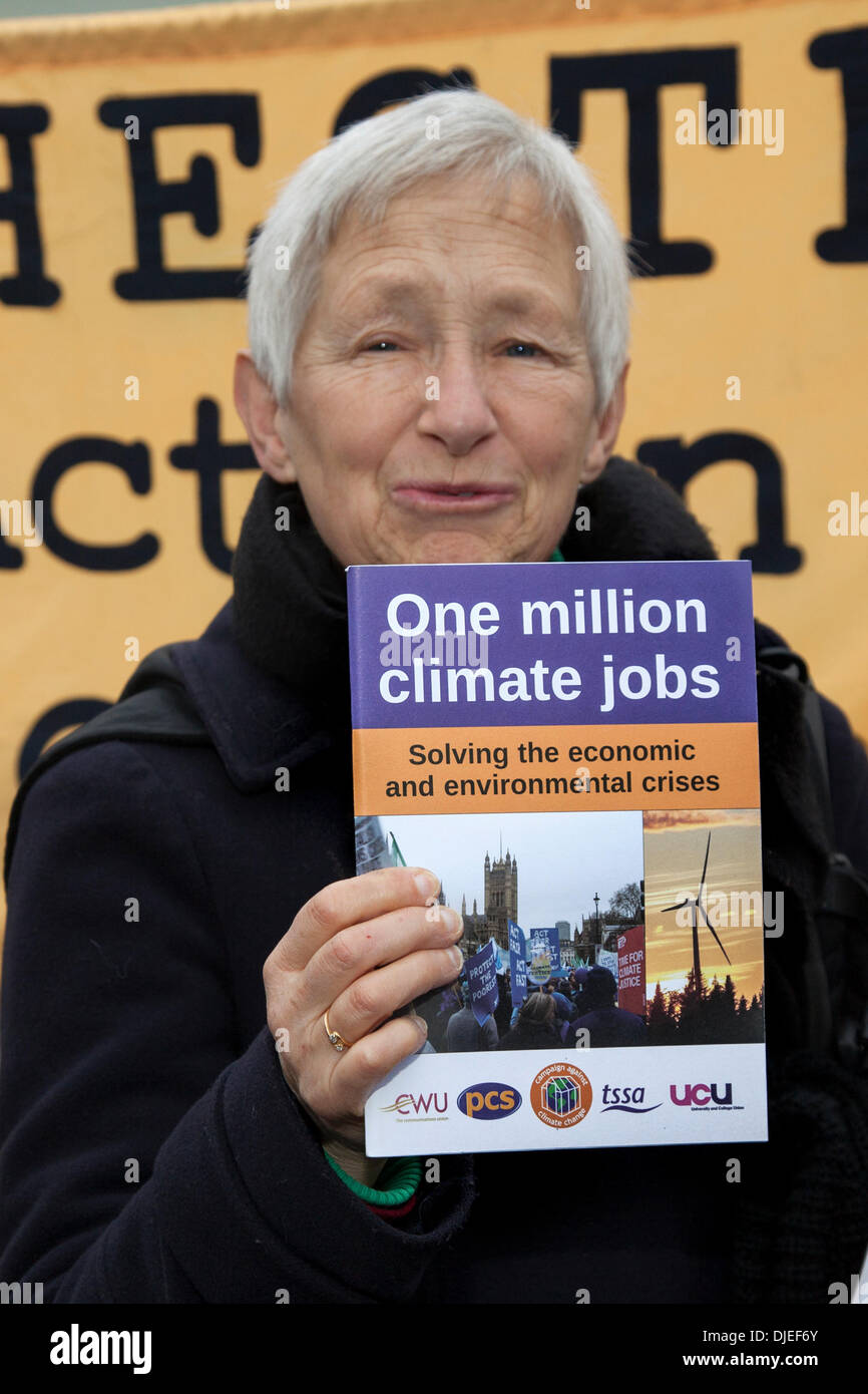 Barton Moss, Eccles, Manchester, UK. 27th  November, 2013. Pensioner Ms Judy Paskall, Action against Climate change, at IGas Energy Drill site eco protest camp site at Barton Moss in Salford, Manchester. Fracking focus is shifting to North West where IGas Energy plans to start drilling soon to explore for methane. A number of Anti-fracking anti-shale gas group protesting at the arrival of drilling equipment on gas-drilling site in Salford. IGas has permission from Salford and Trafford council for exploratory drilling for coal-bed methane extraction. Credit:  Mar Photographics/Alamy Live News Stock Photo