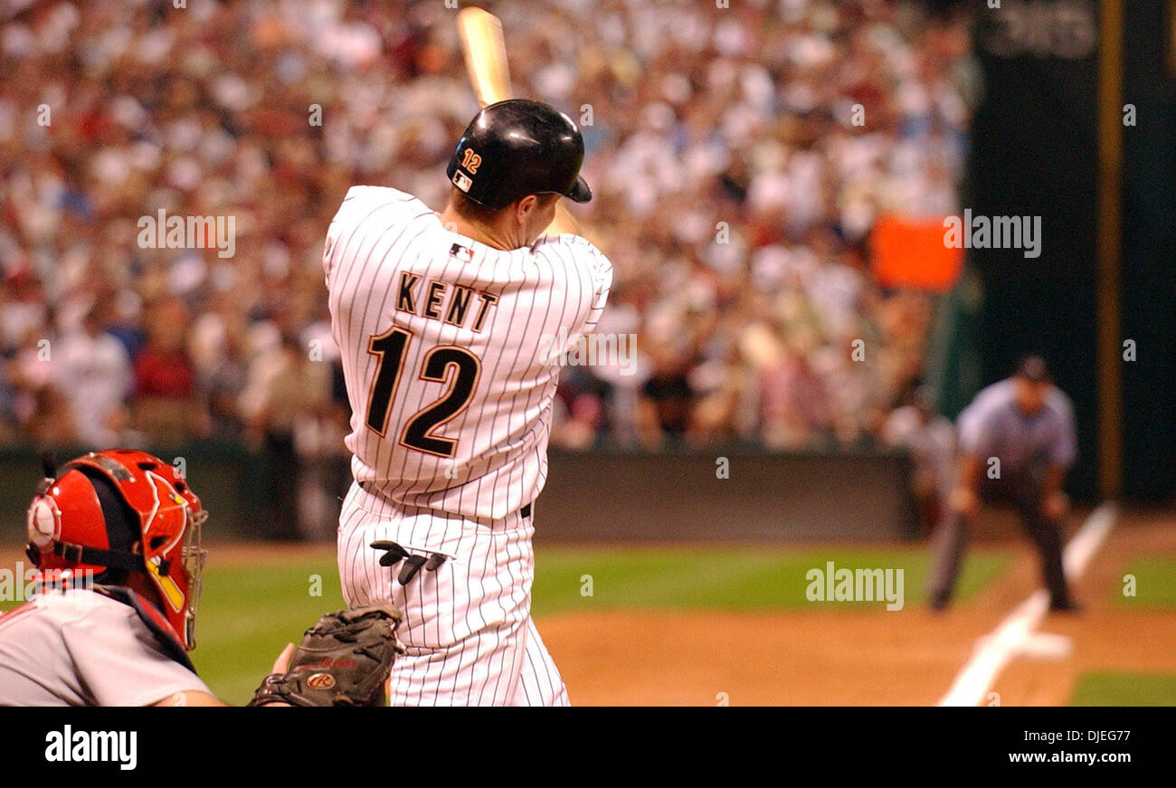 Oct 18, 2004; Houston, TX, USA; Houston Astros JEFF KENT throws to first in  the bottom of the 8th inning at Minute Maid Park Stock Photo - Alamy