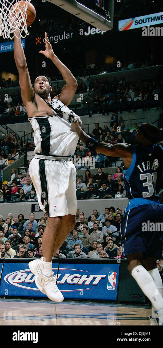San Antonio Spurs forward Manu Ginobili brings the ball upcourt against the  Denver Nuggets at Pepsi Center in Denver, Colorado December 31, 2005. (UPI  Photo/Gary C. Caskey Stock Photo - Alamy