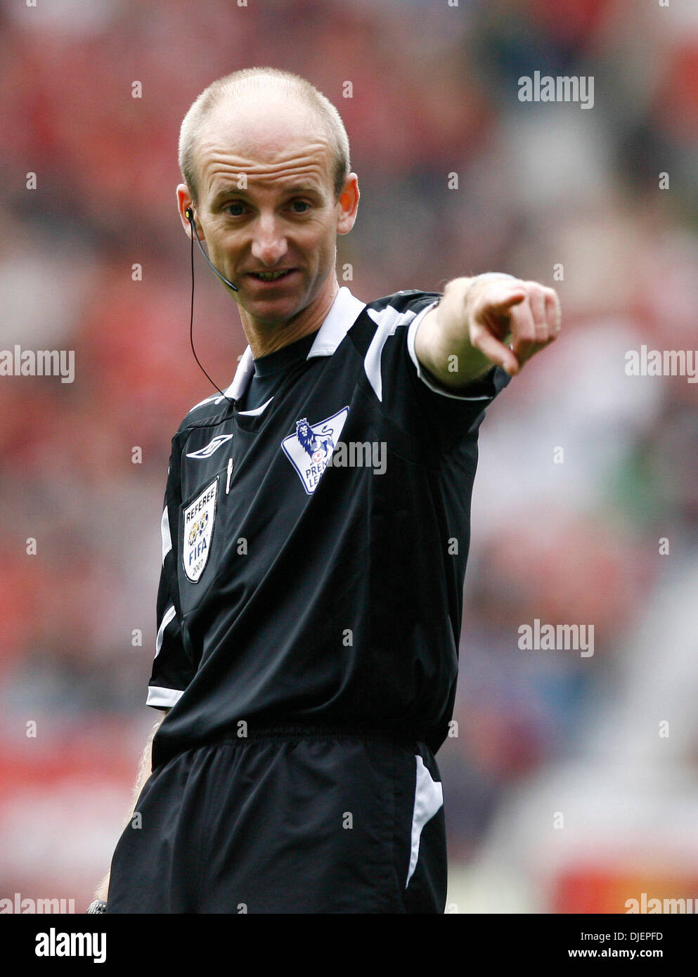 premier-league-referee-mike-riley-credit-image-photographercal-sport-DJEPFD.jpg