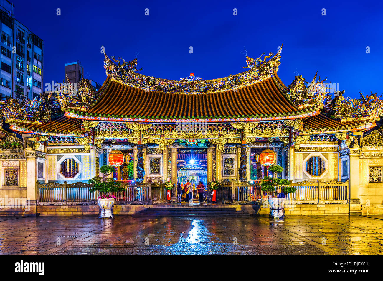 Taipei, taiwan temple hi-res stock photography and images - Alamy