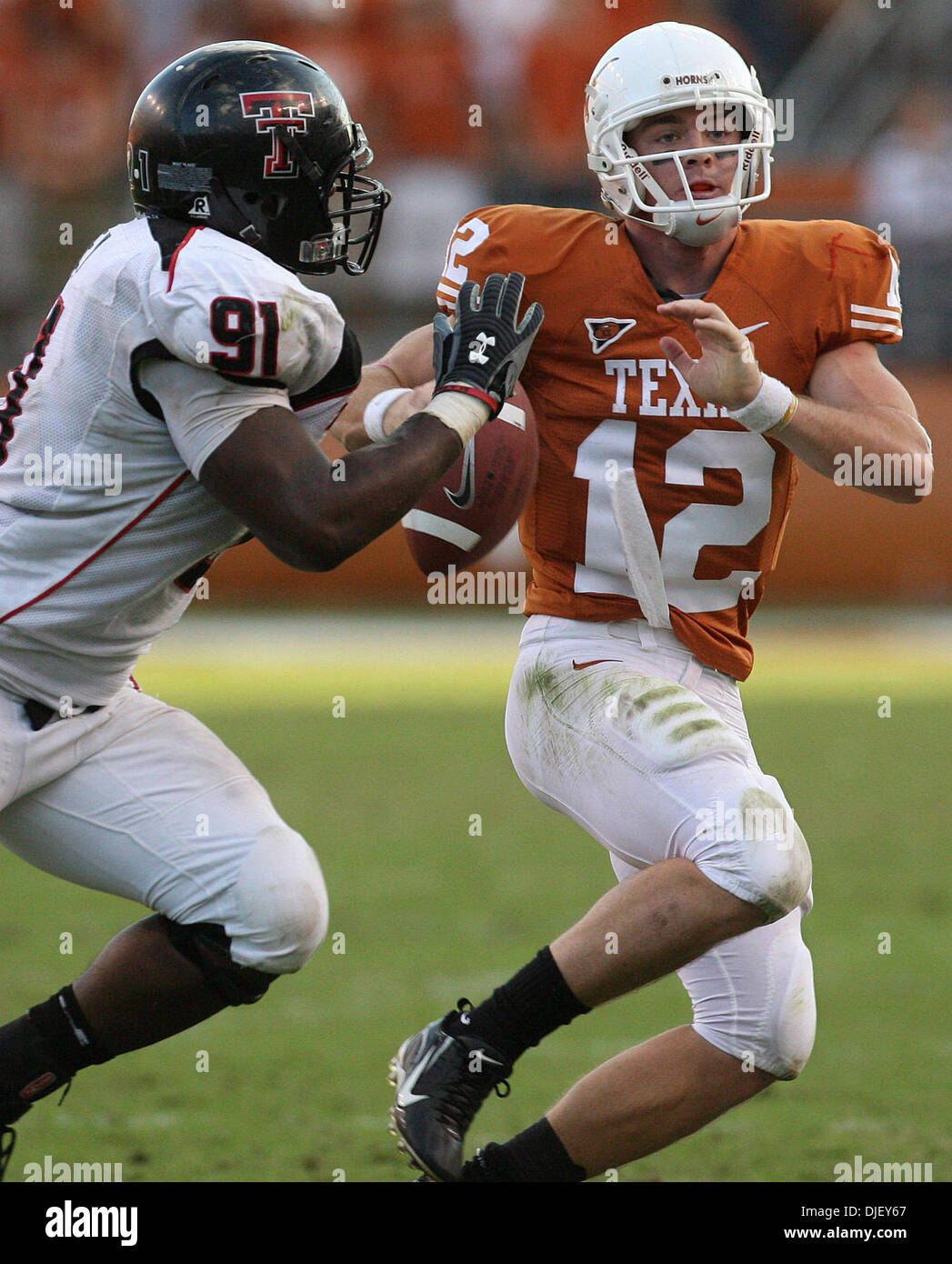 Nov 10, 2007 - Austin, Texas, USA - Texas #12 COLT MCCOY looks for an ...