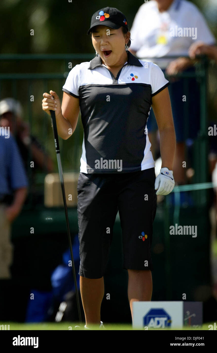 Nov 15, 2007 - West Palm Beach, Florida, USA - South Korean golfer SEON HWA LEE yawns before teeing off on the first tee of the ADT Championships Thursday at Trump International. (Credit Image: © Bill Ingram/Palm Beach Post/ZUMA Press) RESTRICTIONS: USA Tabloid RIGHTS OUT! Stock Photo