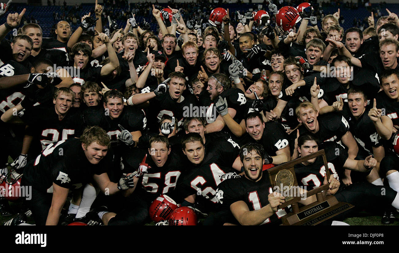 Nov 23, 2007 - Minneapolis, Minnesota, USA - Eden Prairie fans celebrated their 50-21 victory over Cretin-Derham Hall in the Class 5A Championship game of the 2007 Minnesota State High School State Football Tournament at the Metrodome Friday, November 23. (Credit Image: © Jim Gehrz/Minneapolis Star Tribune/ZUMA Press) RESTRICTIONS: USA Tabloids RIGHTS OUT! Stock Photo