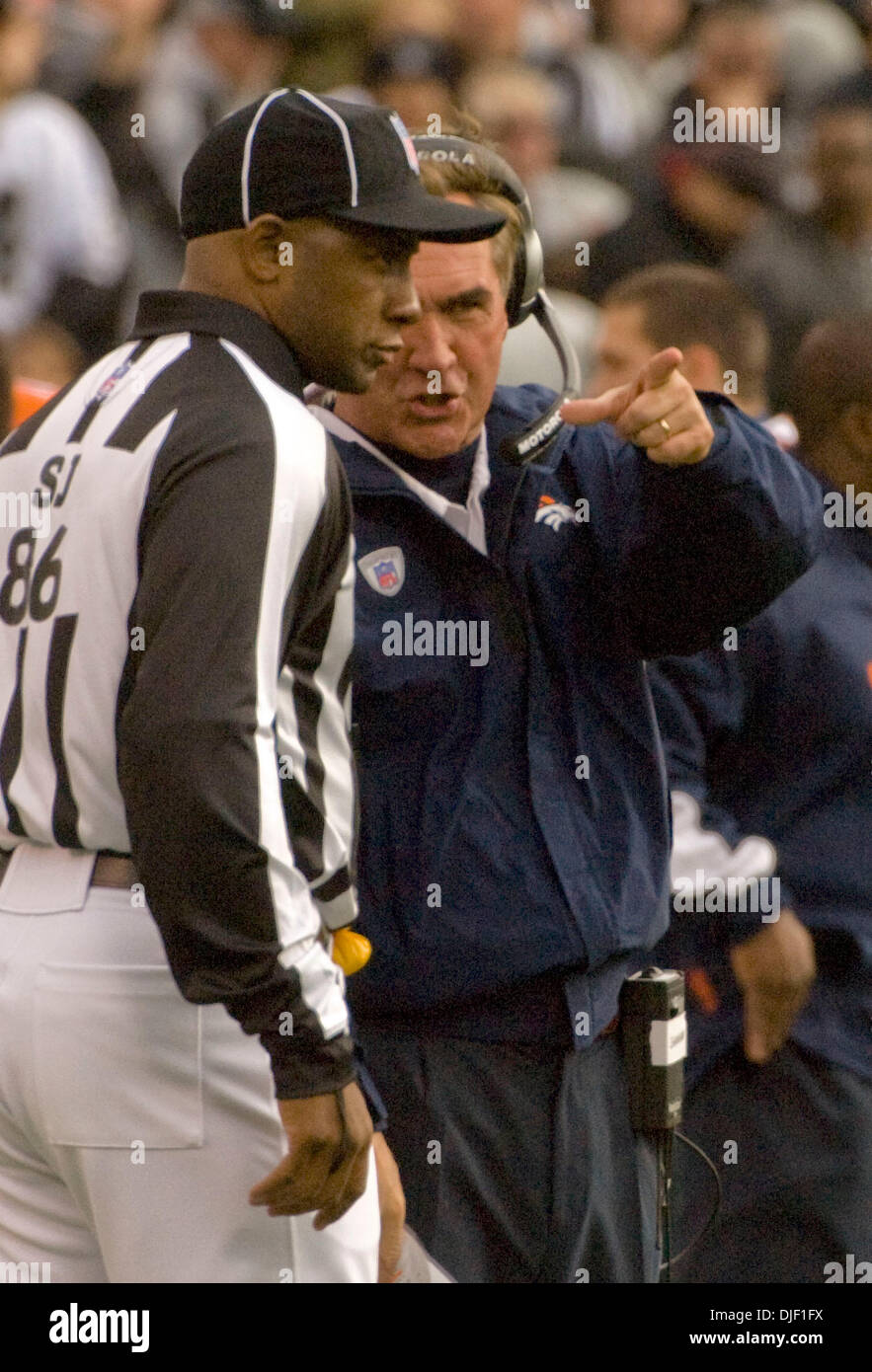 Dec 02, 2007 - OAKLAND, CA, USA - Denver Broncos Coach MIKE SHANAHAN