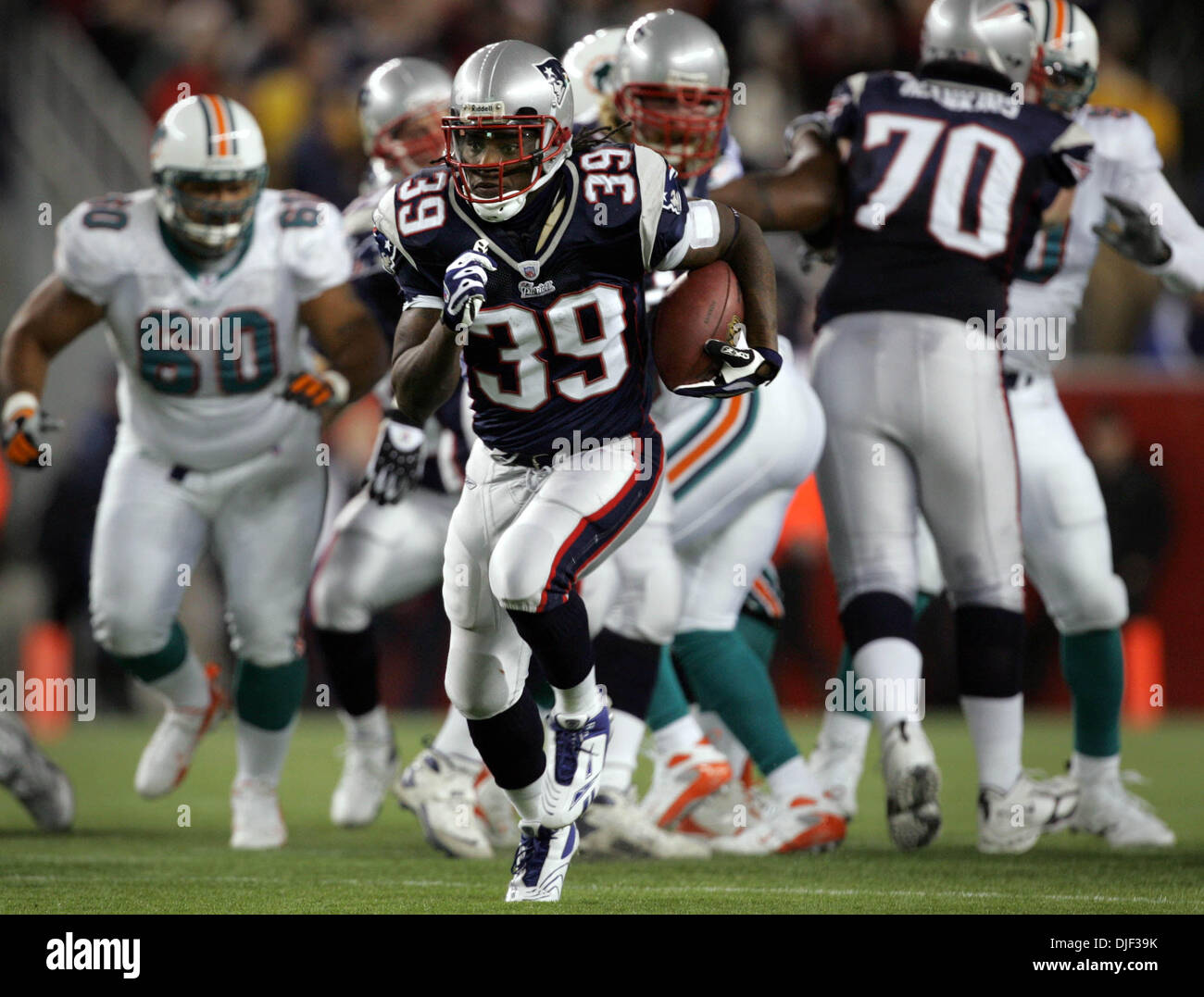 Photo: Monday Night Football, Patriots Laurence Maroney scores touchdown  against the Saints - NOP2009113007 