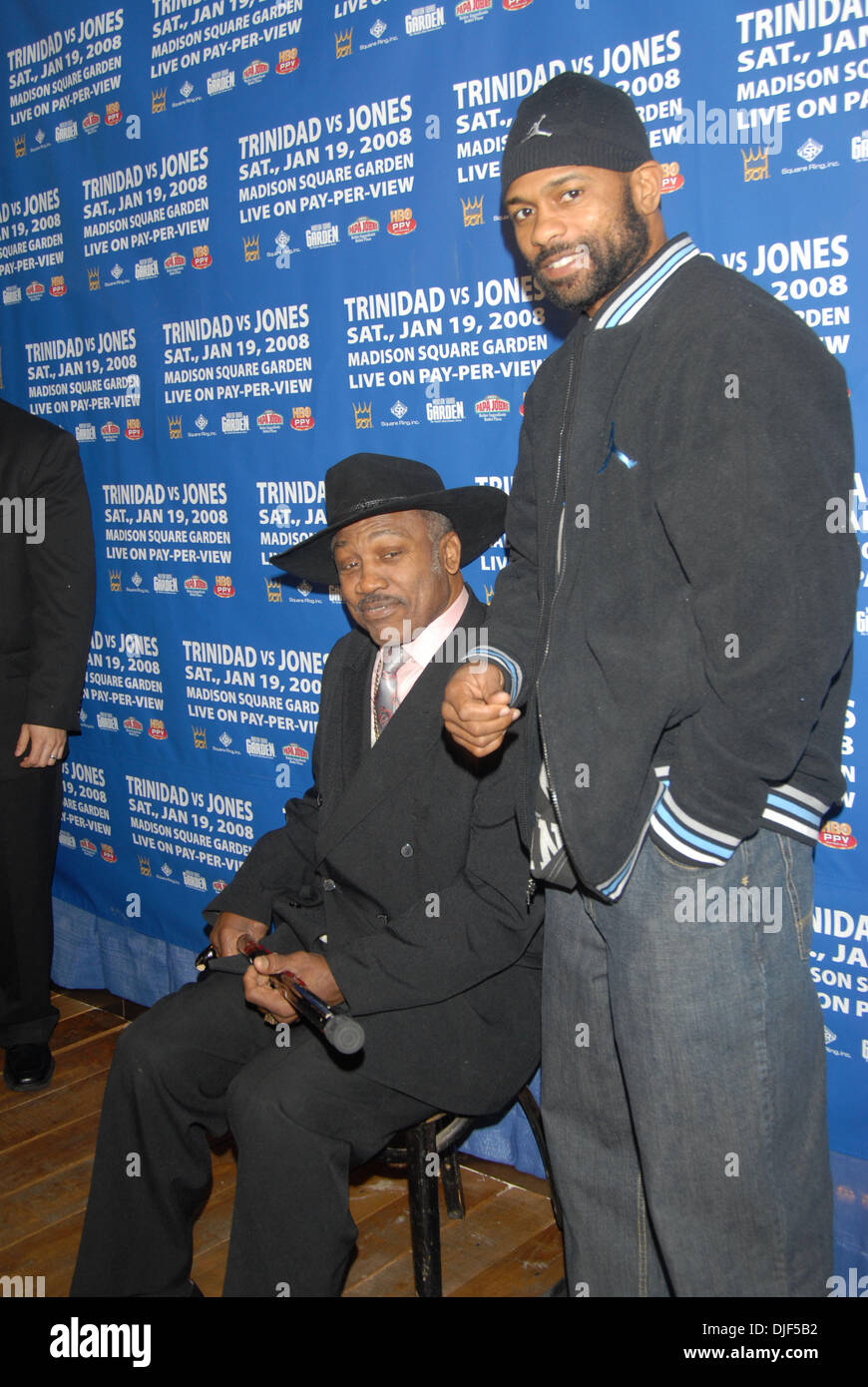 Jan 14, 2008 - New York, New York, USA - Boxing legend JOE FRAZIER and Boxer ROY JONES JR at the kickoff for fight week at Pop Burger in NYC. (Credit Image: © Jeffrey Geller/ZUMA Press) Stock Photo