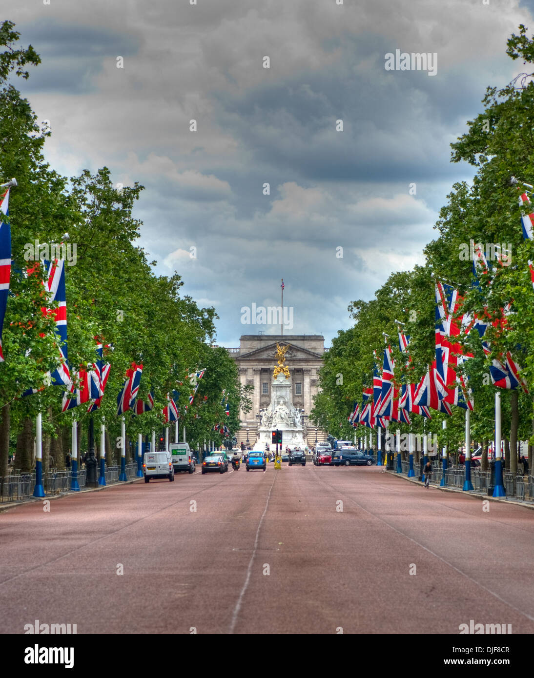 The Mall leading to Buckingham Palace London Stock Photo