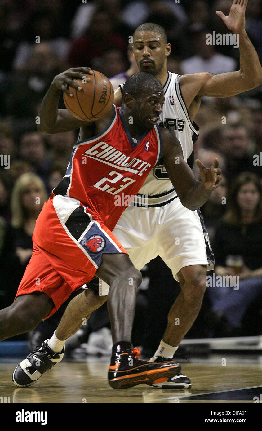 Feb 19, 2008 - San Antonio, Texas, USA - JASON RICHARDSON tries to drive around IME UDOKA in the first half Tuesday, February 19, 2008 at the AT&T Center. (Credit Image: © BAHRAM MARK SOBHANI/San Antonio Express-News/ZUMA Press) RESTRICTIONS: * San Antonio, Seattle Newspapers and USA Tabloids Rights OUT * Stock Photo