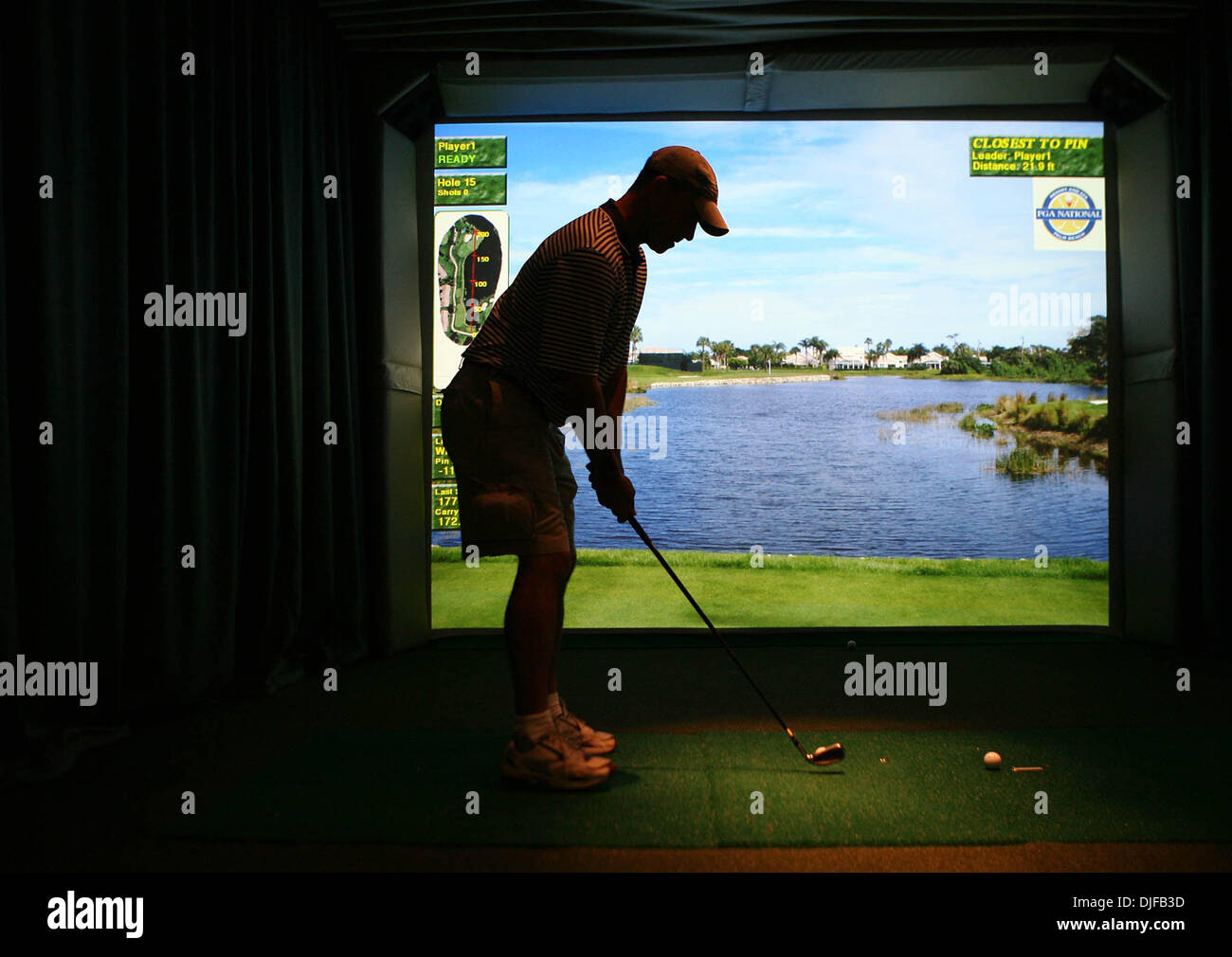 Golf simulator hi-res stock photography and images - Alamy