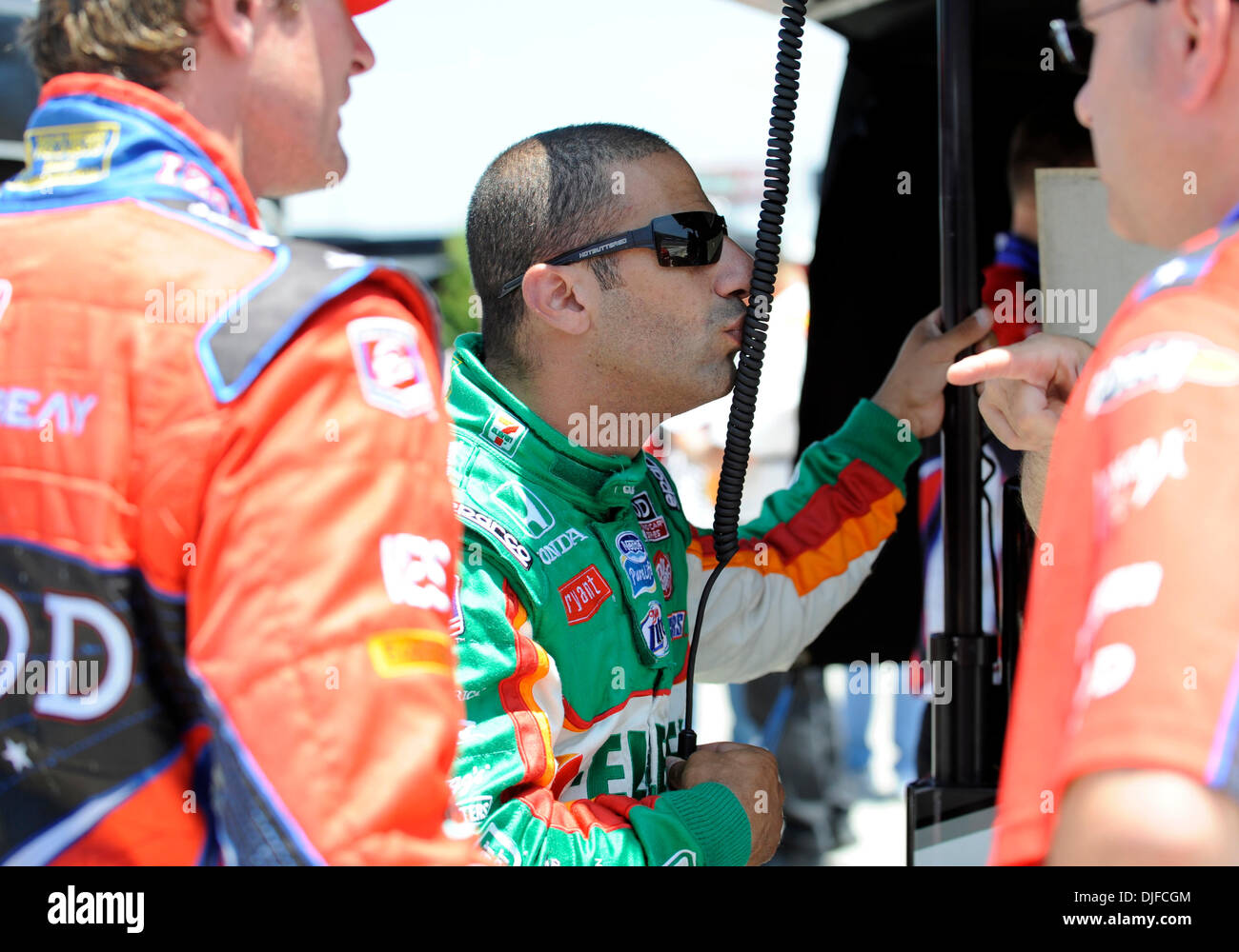 Tony Kanaan of Andretti Autosport kisses a cord after qualifying at the IZOD IndyCar Series Firestone 550k at Texas Motor Speedway in Fort Worth, Texas (Credit Image: © Albert Pena/Southcreek Global/ZUMApress.com) Stock Photo