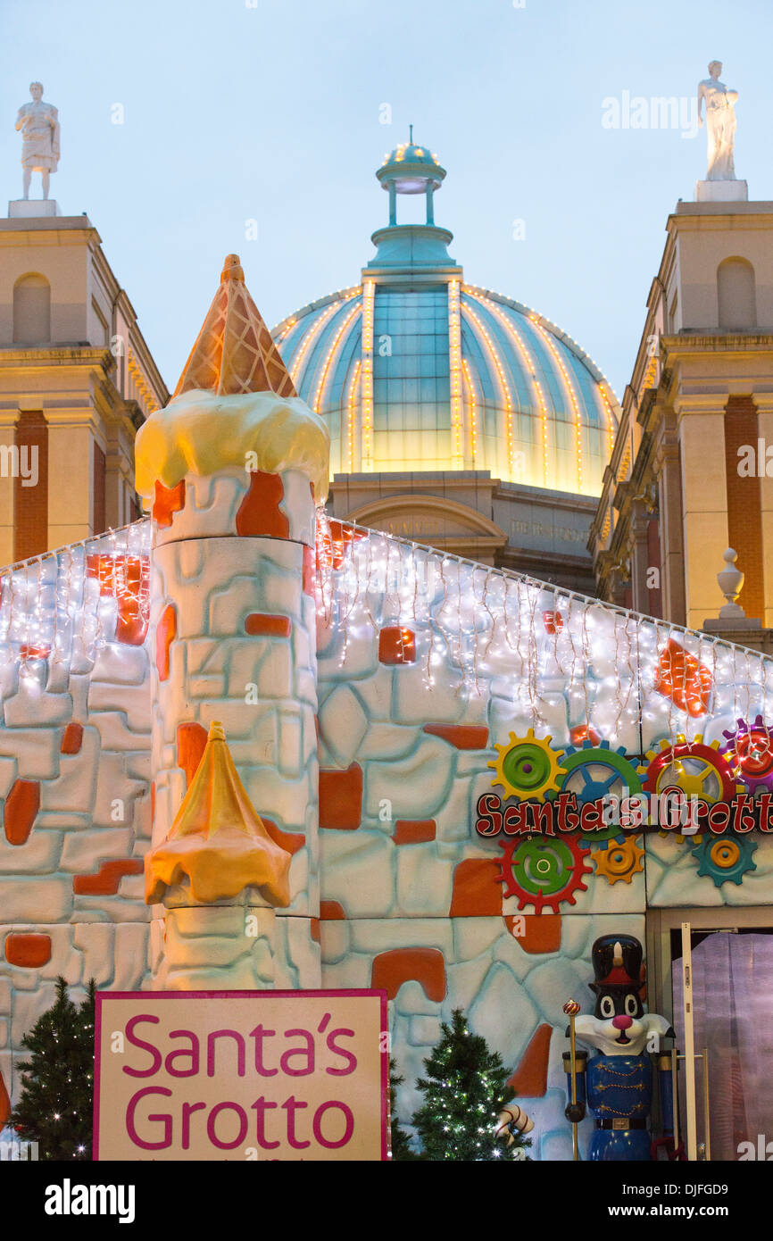 Shopping centre christmas grotto hires stock photography and images