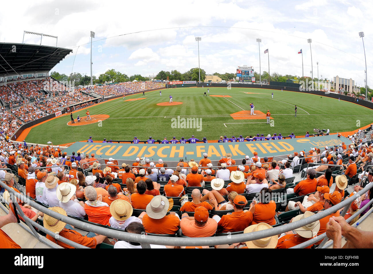 A sell out Austin crowd braved the warm temperatures to watch their