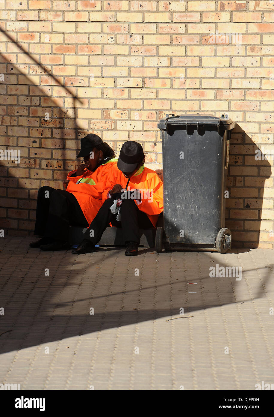 June 20, 2010 - Nelspruit, South Africa - Stewards eat before the FIFA World Cup 2010 soccer match between Italy and New Zealand at Mbombela Stadium on June 20, 2010 in Nelspruit, South Africa. (Credit Image: © Luca Ghidoni/ZUMApress.com) Stock Photo