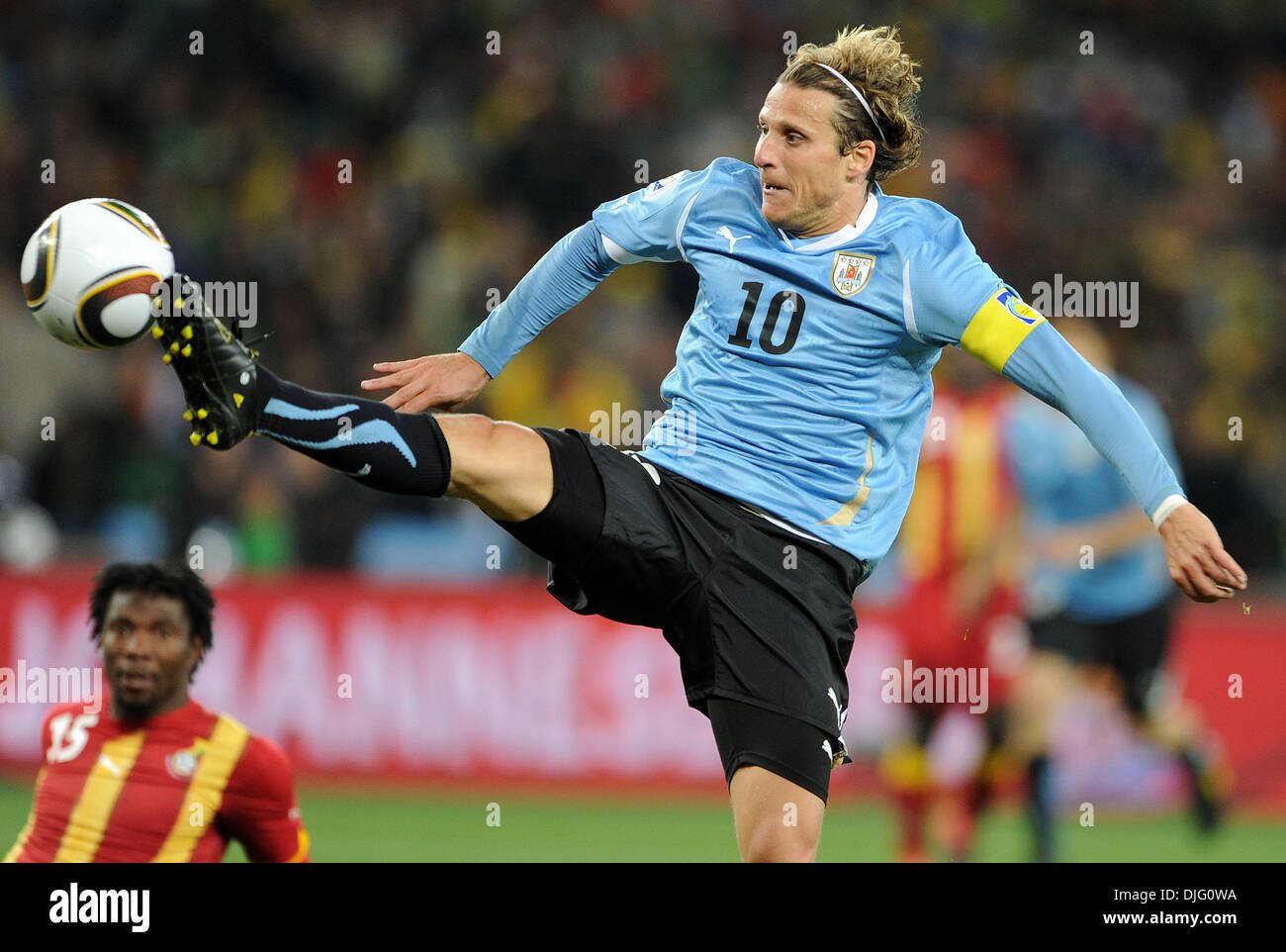 Tenfield.com » Diego Forlán y sus zapatos exclusivos de selección