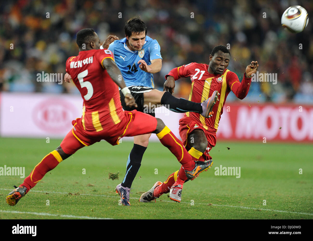 July 02, 2010 - Johannesburg, South Africa - Nicolas Lodeiro of Uruguay fights for the ball with John Mensah and Kwadwo Asamoah of Ghana during the 2010 FIFA World Cup Quarter Final soccer match between Uruguay and Ghana at Soccer City Stadium on June 02, 2010 in Johannesburg, South Africa. (Credit Image: © Luca Ghidoni/ZUMApress.com) Stock Photo