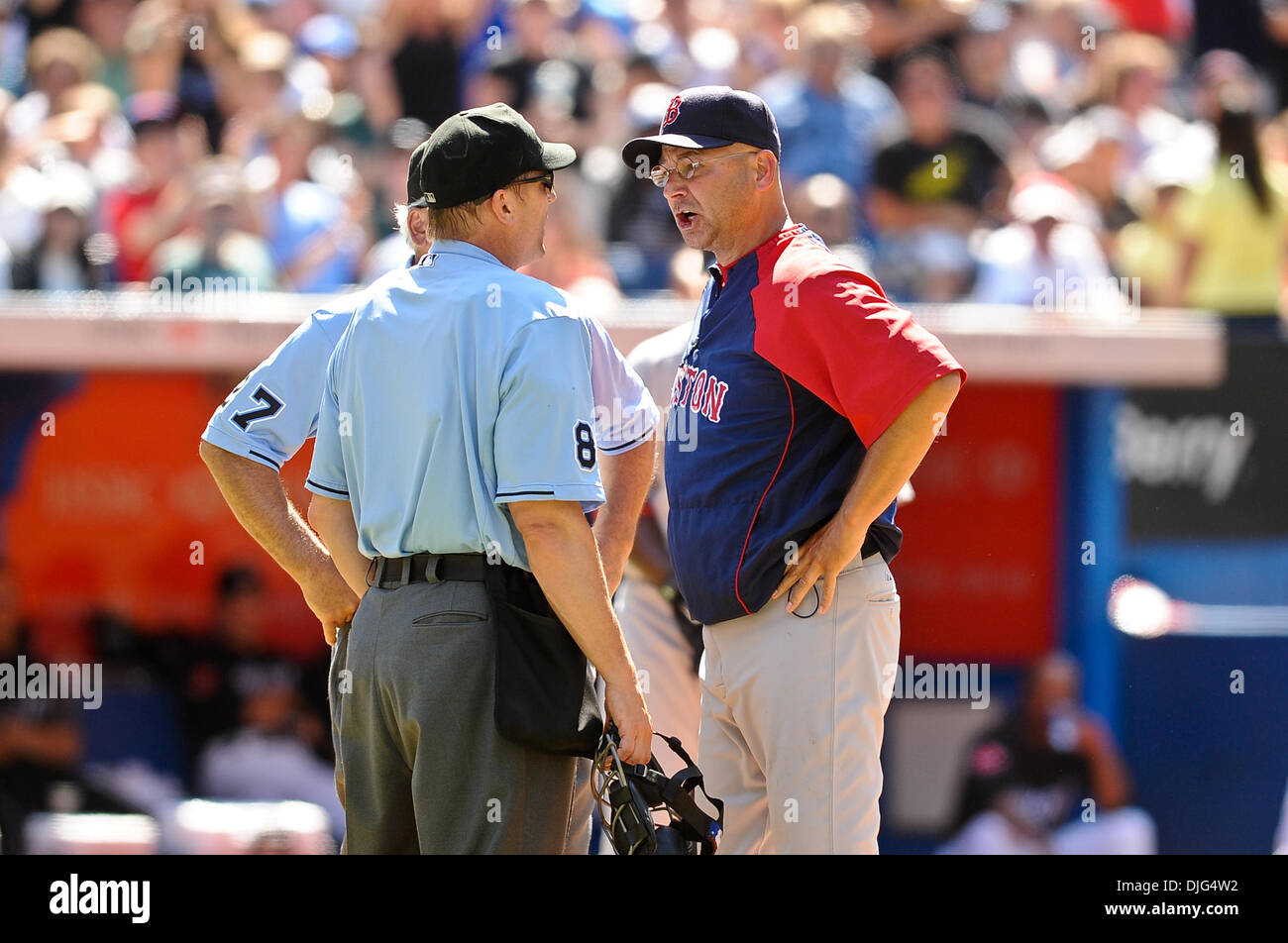 Red sox manager terry francona hi-res stock photography and images - Alamy