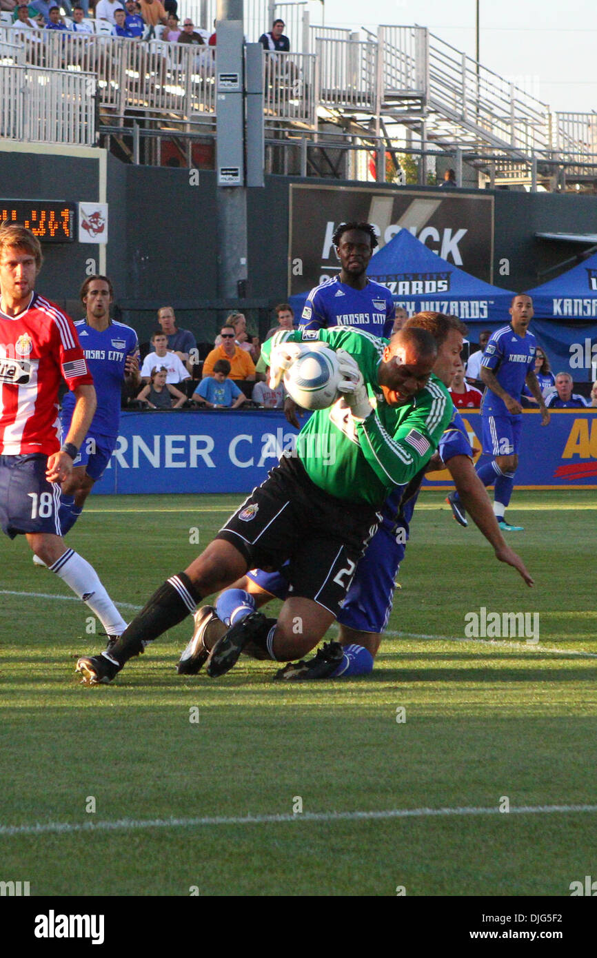 10 July 2010: Chivas USA goalkeeper Zach Thornton goes down after making a save. Zach would end up leaving the match with an ankle injury. Chivas USA defeated the Kansas City Wizards 2-0 at CommunityAmerica Ballpark, Kansas City, Kansas..Mandatory Credit: Tyson Hofsommer / Southcreek Global (Credit Image: © Tyson Hofsommer/Southcreek Global/ZUMApress.com) Stock Photo