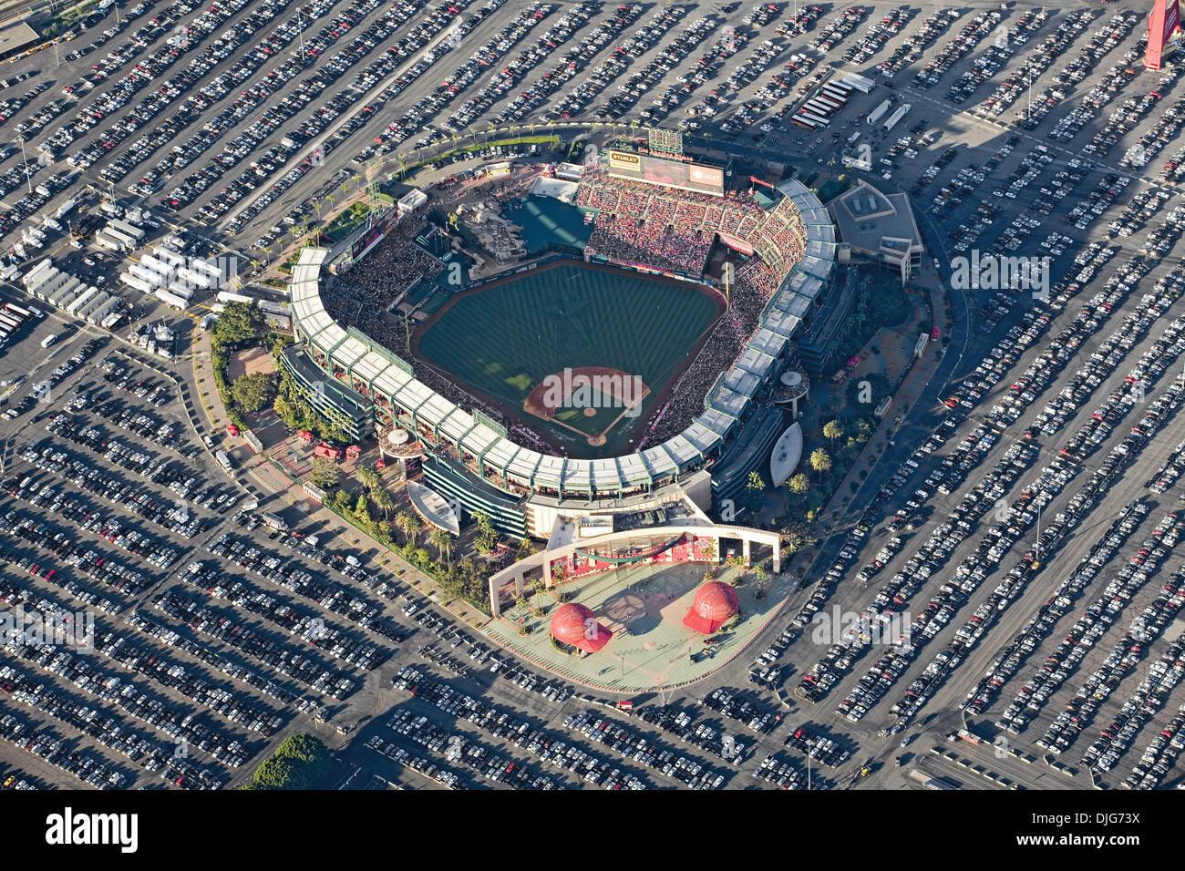 Angel Stadium Of Anaheim Entrance Stock Photo - Download Image Now - Angel  Stadium, Major League Baseball, Outdoors - iStock