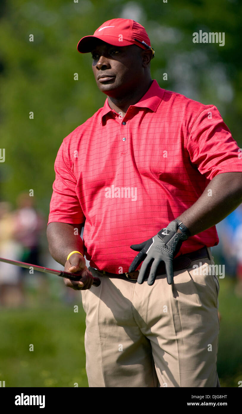 July 16, 2010 - Stateline, Nevada, USA - Former NFL All-Pro wide receiver STERLING SHARPE plays in the 21st annual American Century Championships at the Edgewood Tahoe Golf Course.  Offering a total purse of 600,000 dollars, the made-for-tv ACC, owned and broadcast by NBC Sports, is the world's premier celebrity golf tournament.  For the fifth year in a row, the Lance Armstrong Fou Stock Photo