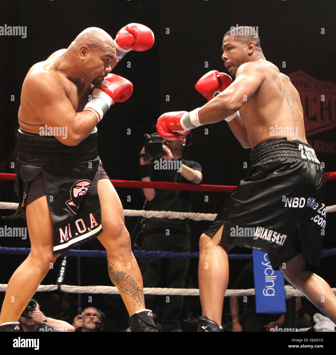Jul 17 10 Atlantic City New Jersey United States David Tua Black W White Trim Skort Trunks Vs Monte Barrett Black Trunks With 2 Gunz On Band In Action Jul 17 10 Atlantic City New Jersey United States David Tua Black W White Trim Skort Trunks Vs Monte Barrett Black Trunks With 2 Gunz On Band In Action