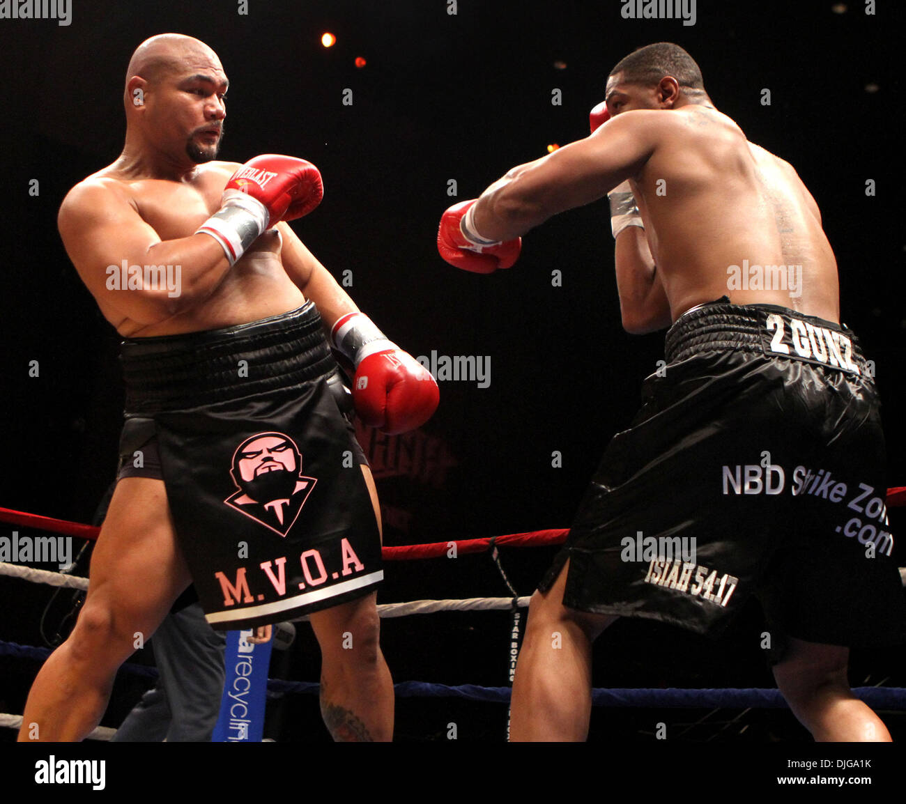 Jul 17 10 Atlantic City New Jersey United States David Tua Black W White Trim Skort Trunks Vs Monte Barrett Black Trunks With 2 Gunz On Band In Action Jul 17 10 Atlantic City New Jersey United States David Tua Black W White Trim Skort Trunks Vs Monte Barrett Black Trunks With 2 Gunz On Band In Action