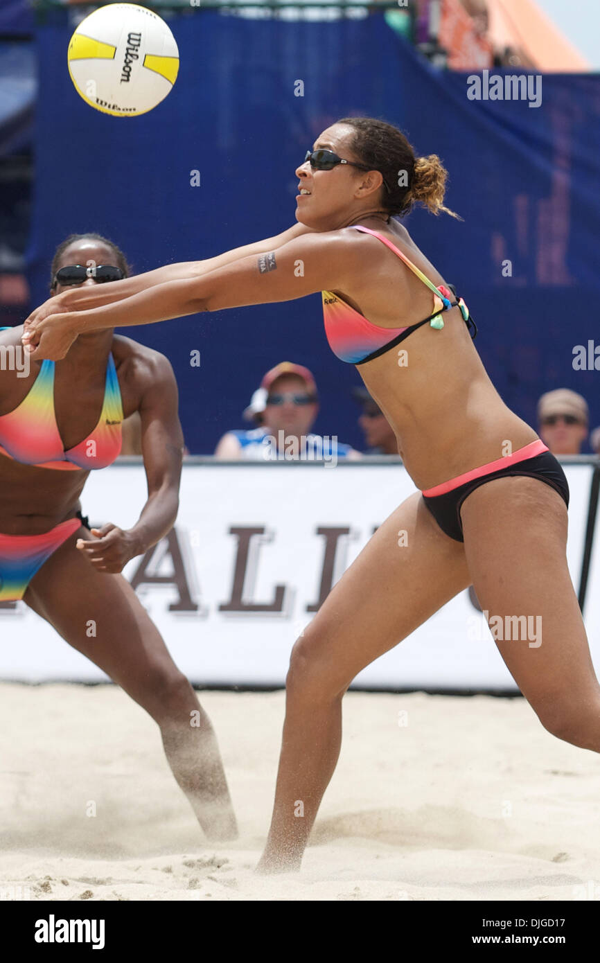 Jenny Johnson Jordan reaches for a ball while teammate Annett Davis tries  to get into position during the women's semifinal match of the AVP Nivea  Pro Beach Volleyball Tournament tour stop in