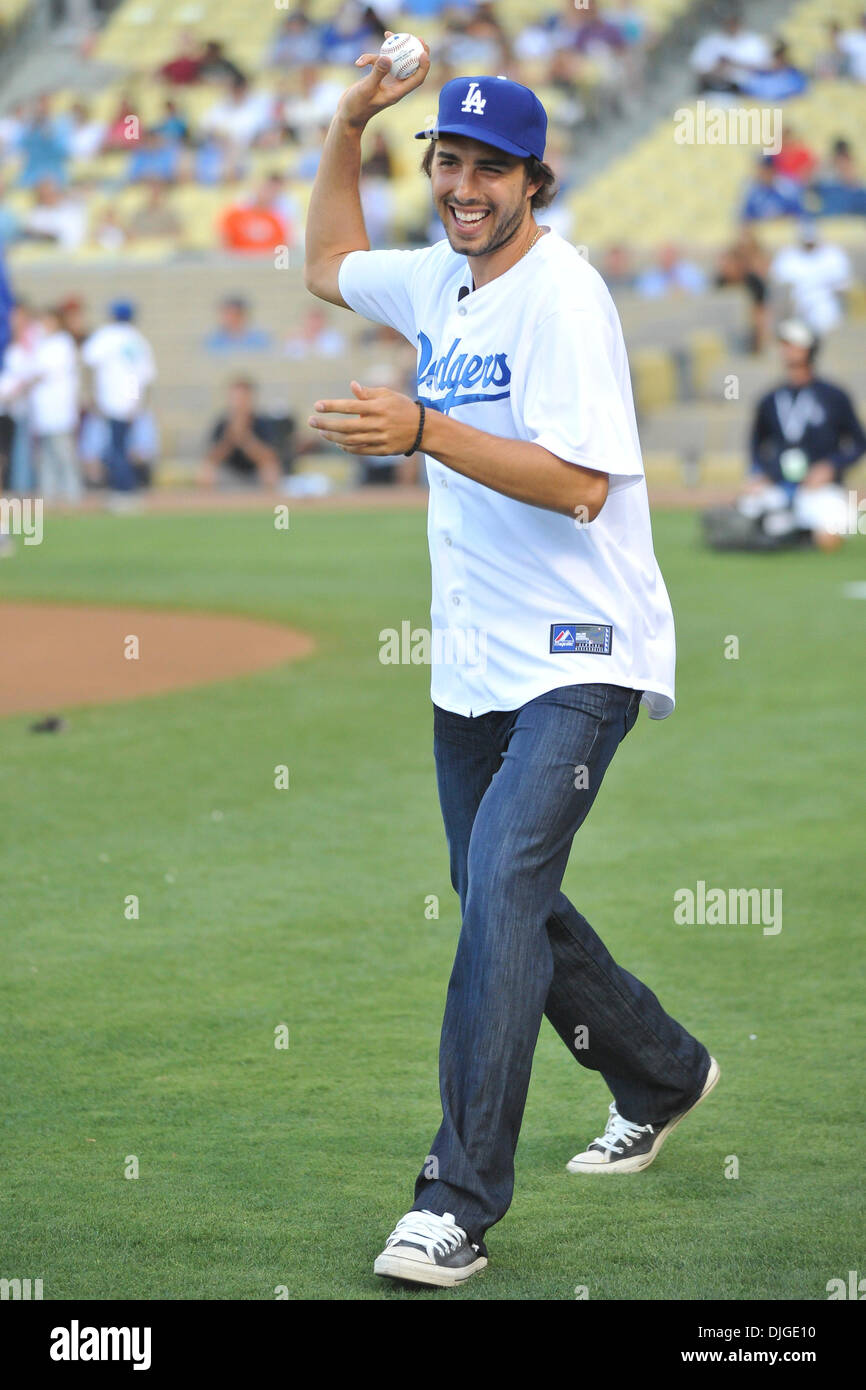 July 19, 2010 - Los Angeles, California, U.S - 19 July 2010:  Los Angeles Lakers forward Sasha Vujacic warms up before throwing out the ceremonial first pitch. The San Francisco Giants lost to the Los Angeles Dodgers at Dodger Stadium in Los Angeles, California. Mandatory Credit: Andrew Fielding / Southcreek Global (Credit Image: © Andrew Fielding/Southcreek Global/ZUMApress.com) Stock Photo